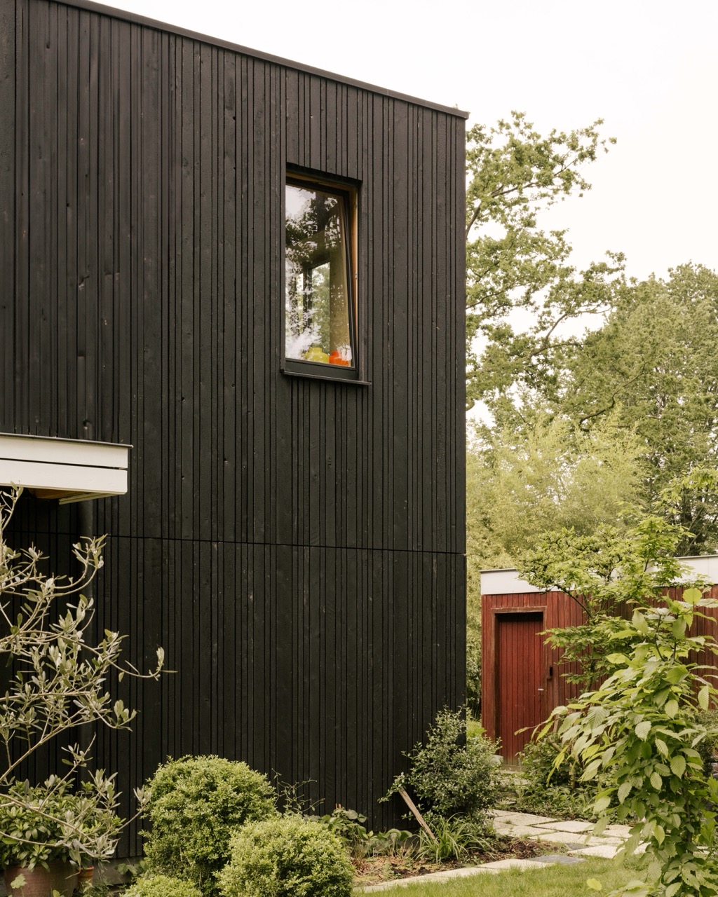 Façade en bois brûlé